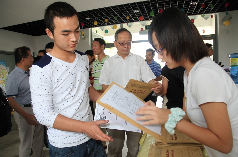 上海海事大学2014级5600余名新生顺利入学