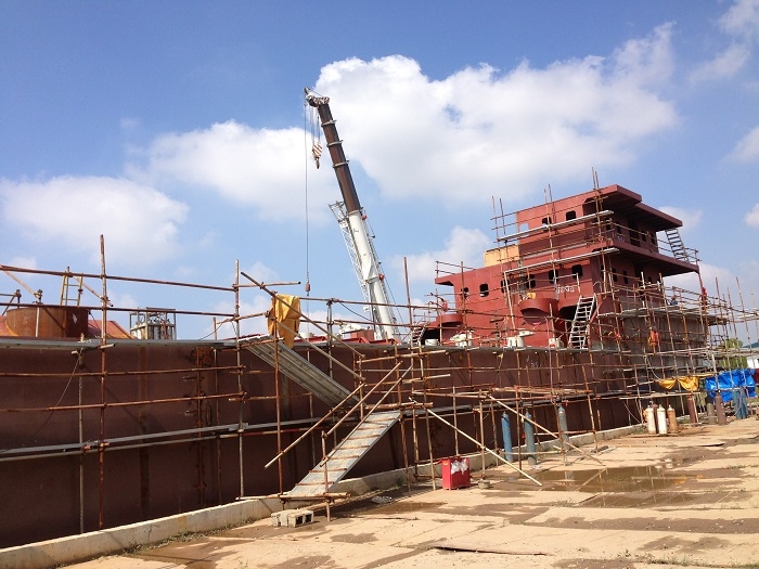 2014年进行模拟船建造及配套工程建设（现场建造场景）