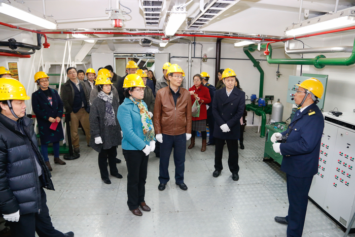 2016年3月8日，翁铁慧副市长一行视察“吴淞”号