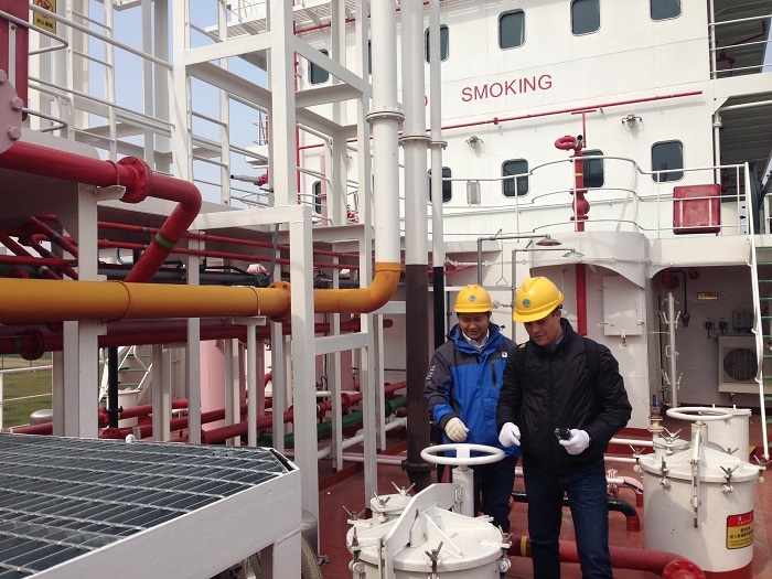 2016年2月20日，哥伦比亚船舶管理公司代表FAOUZI FRADI船长等参观“吴淞”号，对模拟船给予高度评价