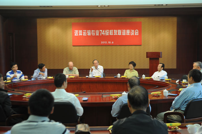 我校远洋运输专业74级校友举行返校联谊活动