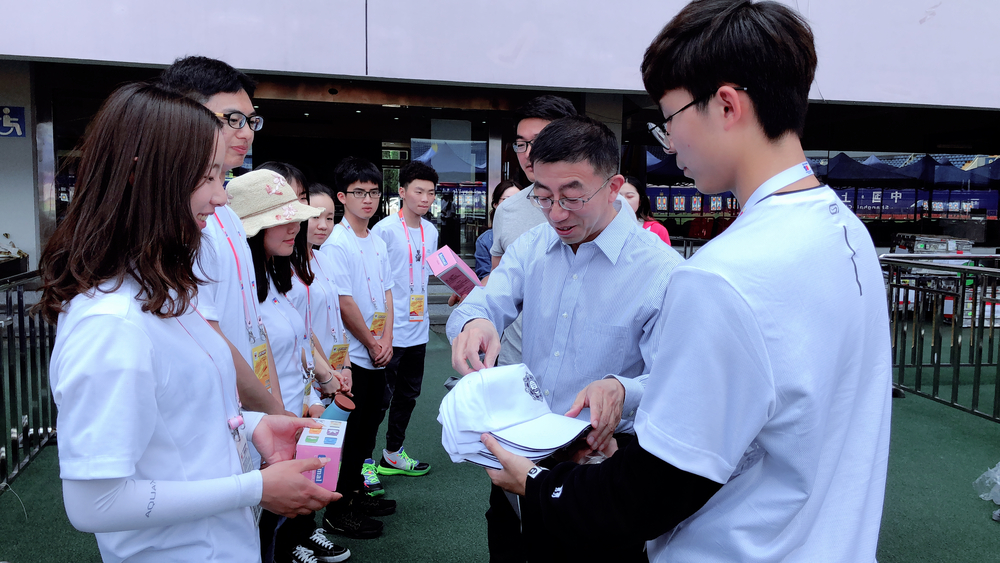 施欣副校长慰问我校服务第11届射箭世界杯（上海站）志愿者