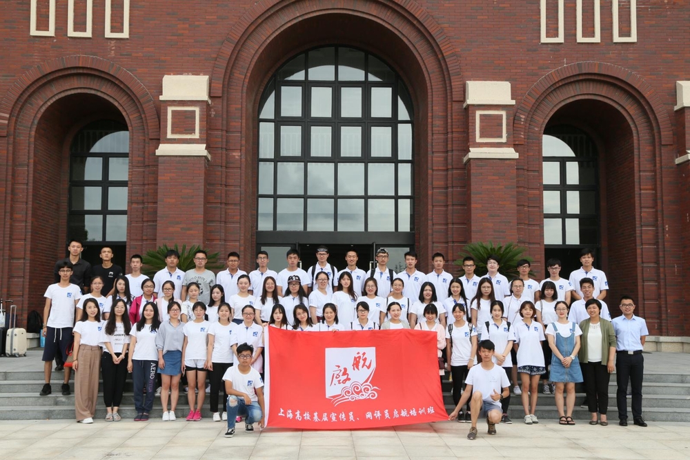 启航培训班完成理论培训合影留念