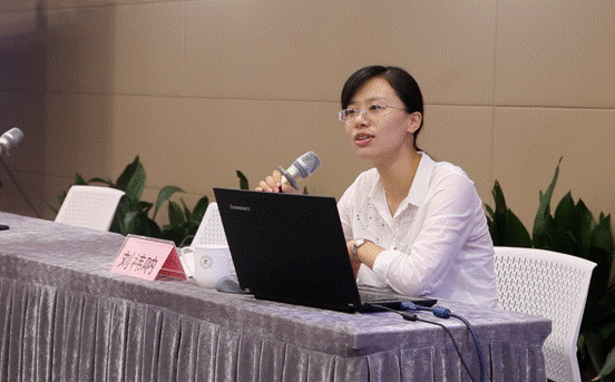 上海民间艺术家协会秘书长刘祎呐与学员交流“传统文化践行之读书与修身”