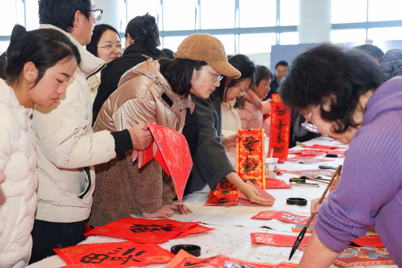 上海海事大学举办第十届送春联活动