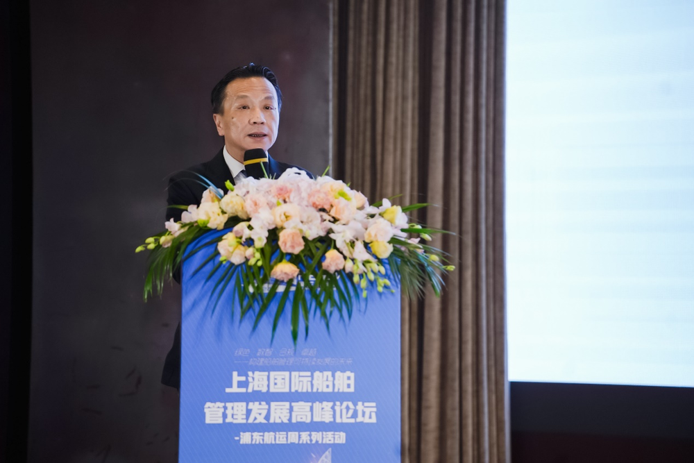 严伟作主旨演讲