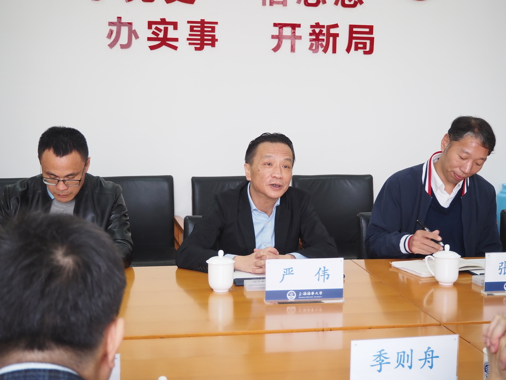 严伟副校长介绍学校情况