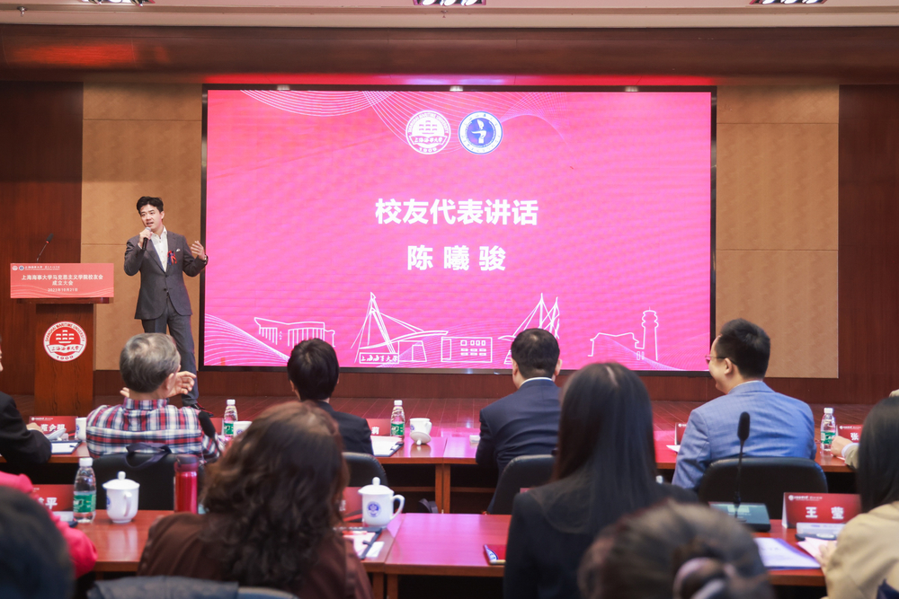 校友代表陈曦骏发言