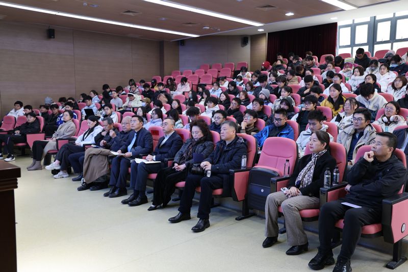 上海市法学会原会长、上海市高级人民法院原党组书记、院长崔亚东来访学校