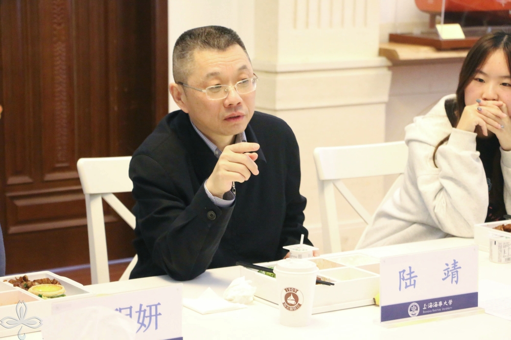 学校举办“校长有约”午餐座谈会