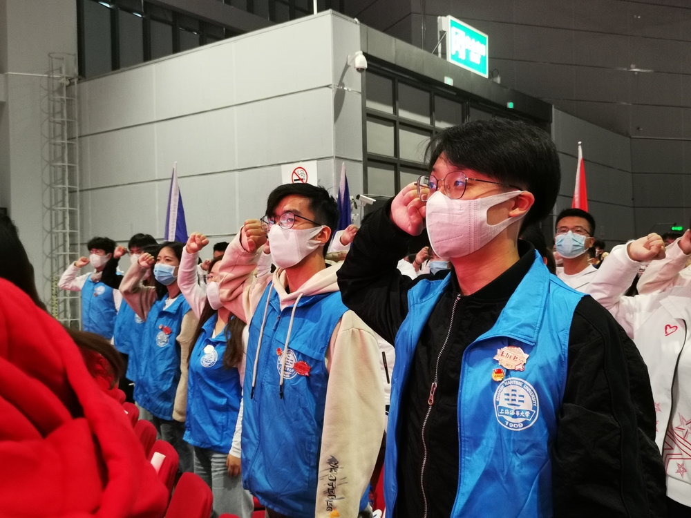 志愿者在上岗宣誓仪式现场