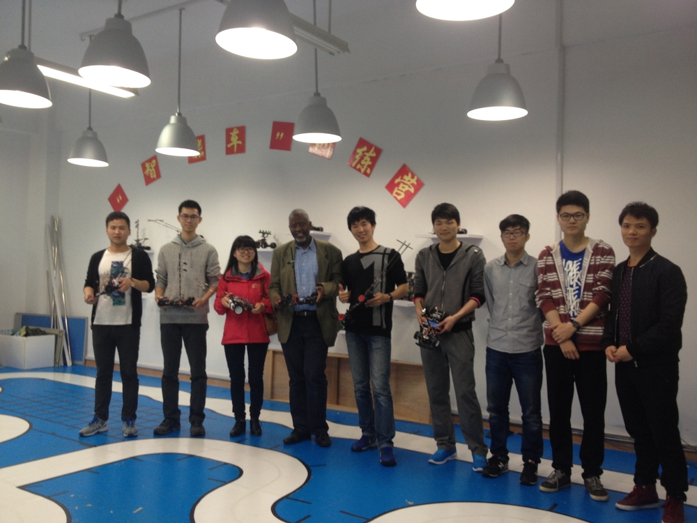 巴黎南大学-法国国家电气研究所所长Demba教授参观实验室