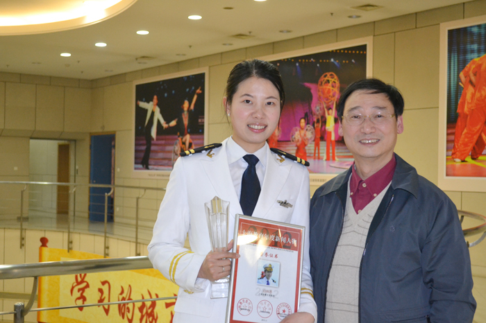 上海海事大学商船学院青年教师白响恩当选“2012上海教育年度新闻人物”