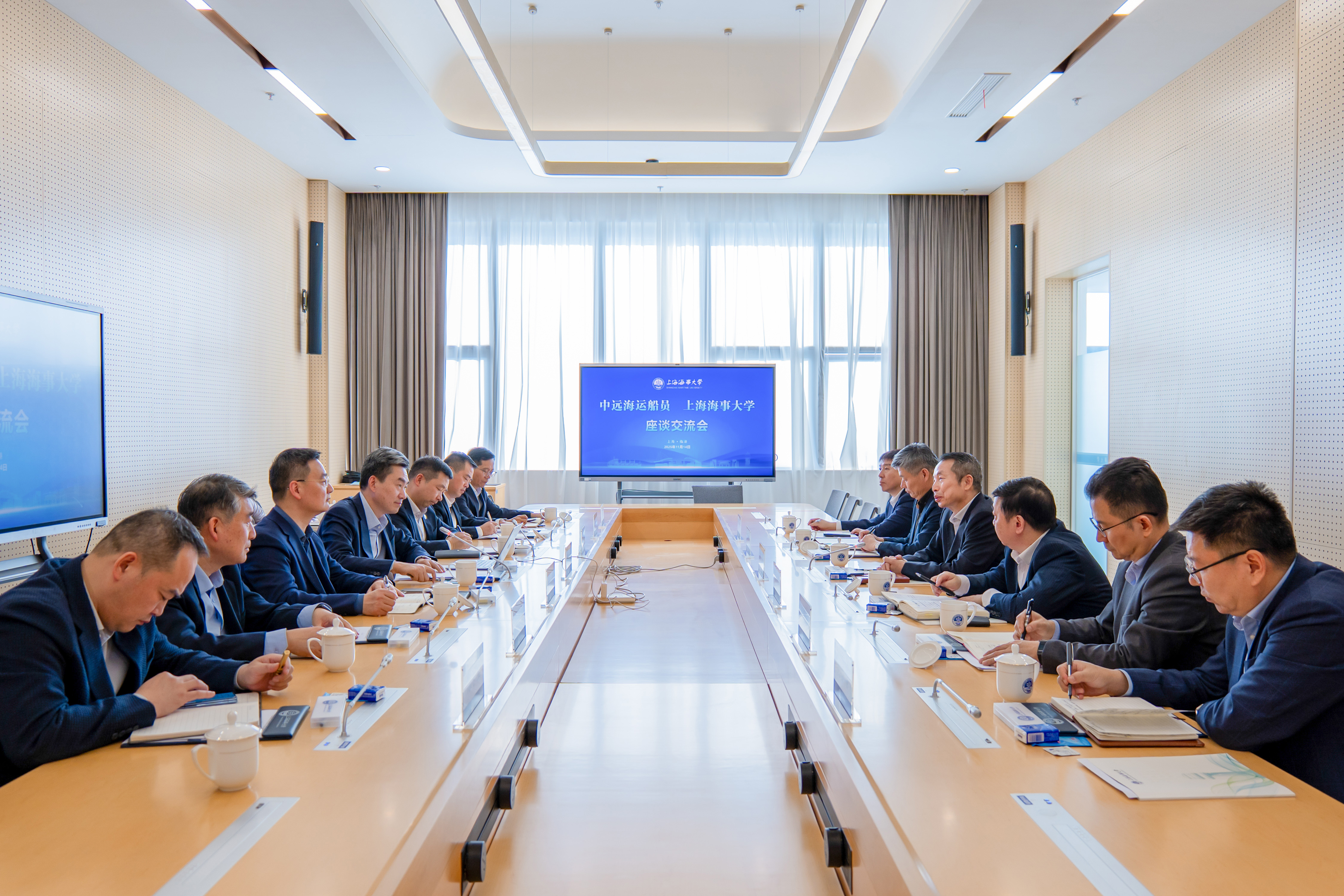 中远海运船员管理有限公司党委书记、董事长翁羿一行来校访问交流