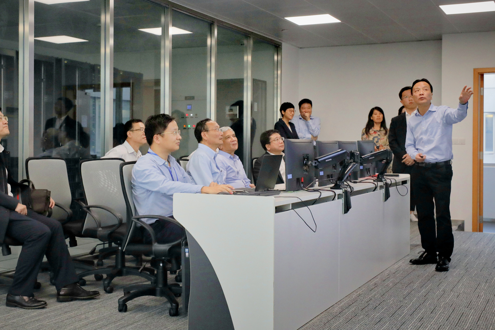 全国人大常委会副委员长、民盟中央主席丁仲礼一行来校视察