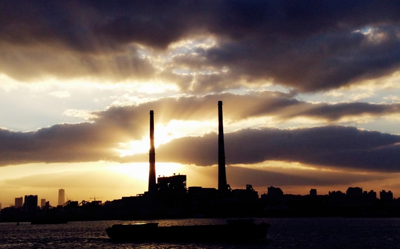 夕阳下的黄浦江-朱莉