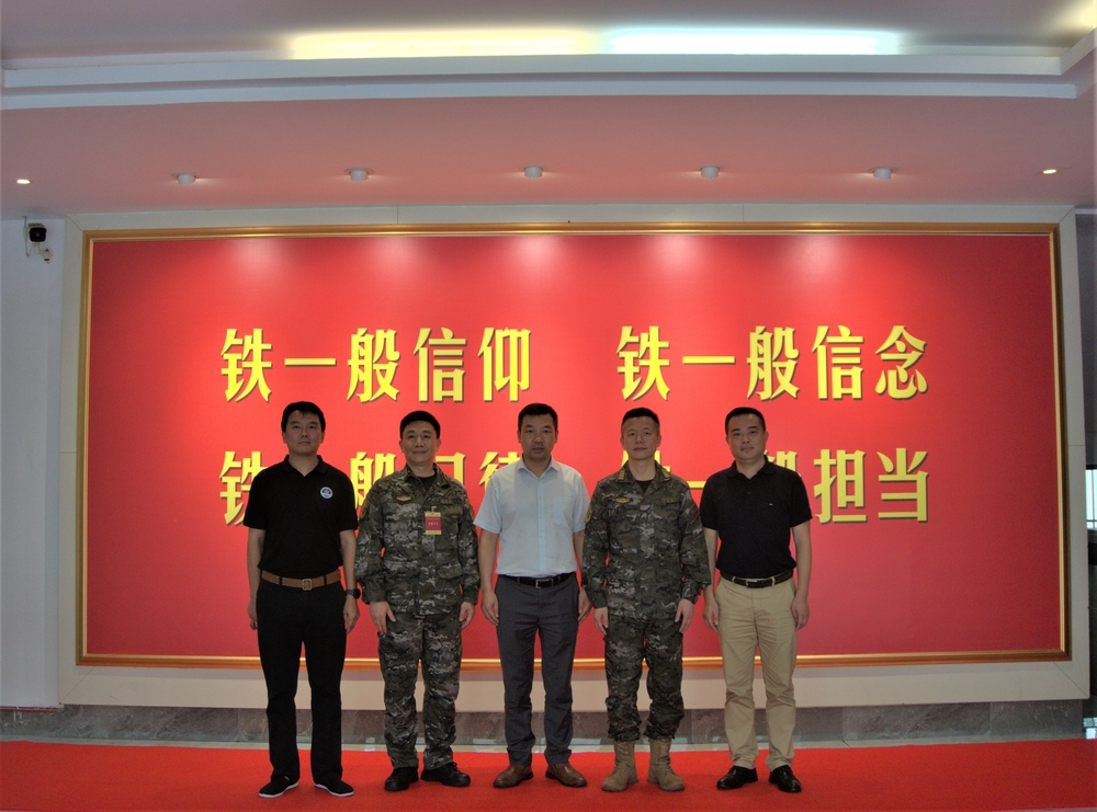 学校慰问共建部队官兵