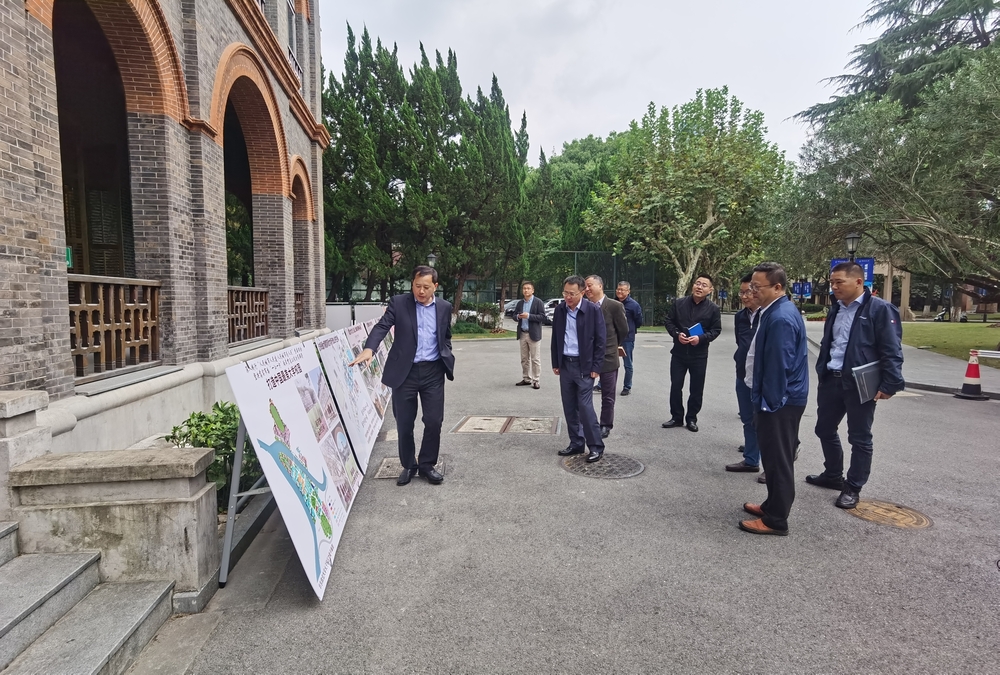 参观华东政法大学校园