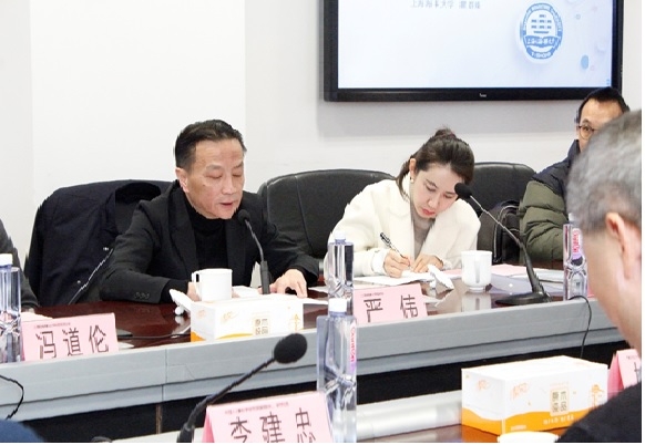 严伟副校长致欢迎辞