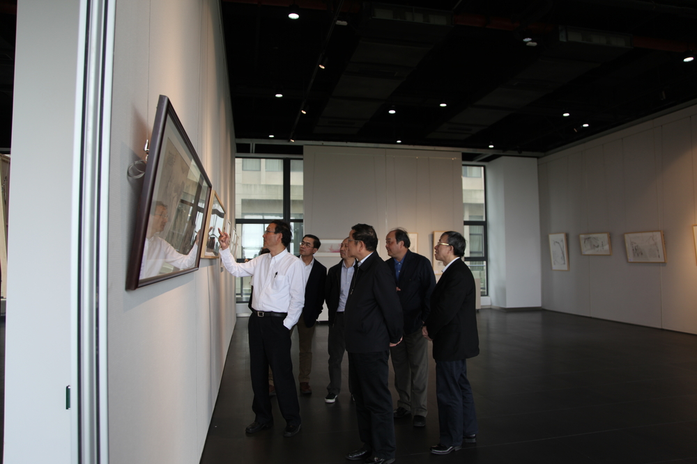 上海市人大教科文卫委员会领导参观海大艺术馆