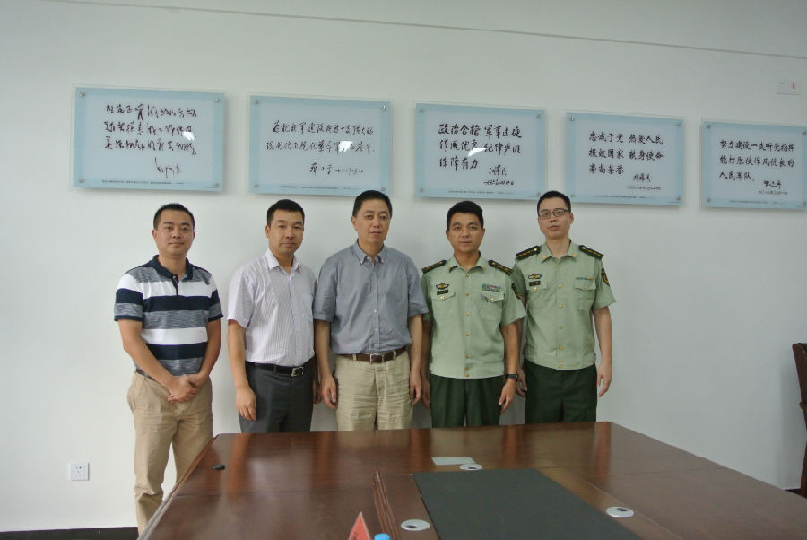 我校慰问共建部队官兵