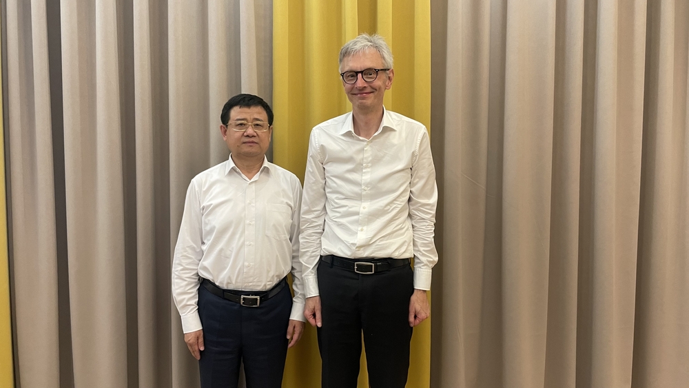 宋宝儒书记与罗思德参赞会谈