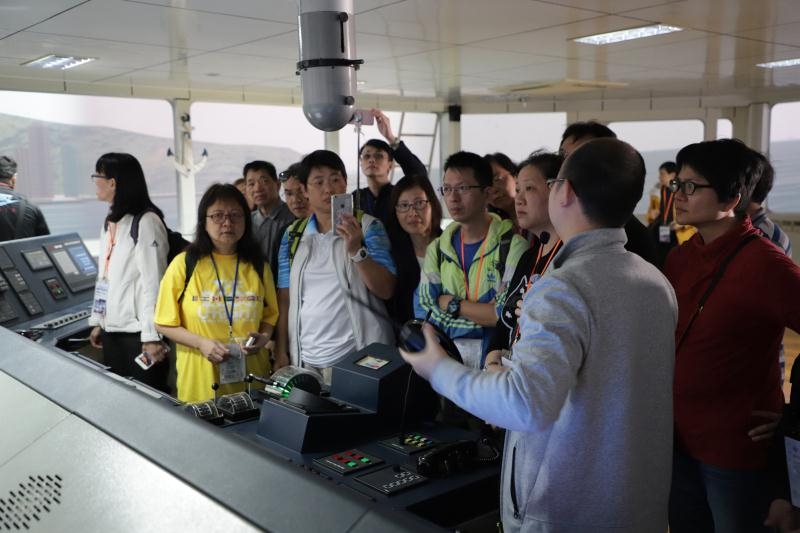 参观航海模拟实验室