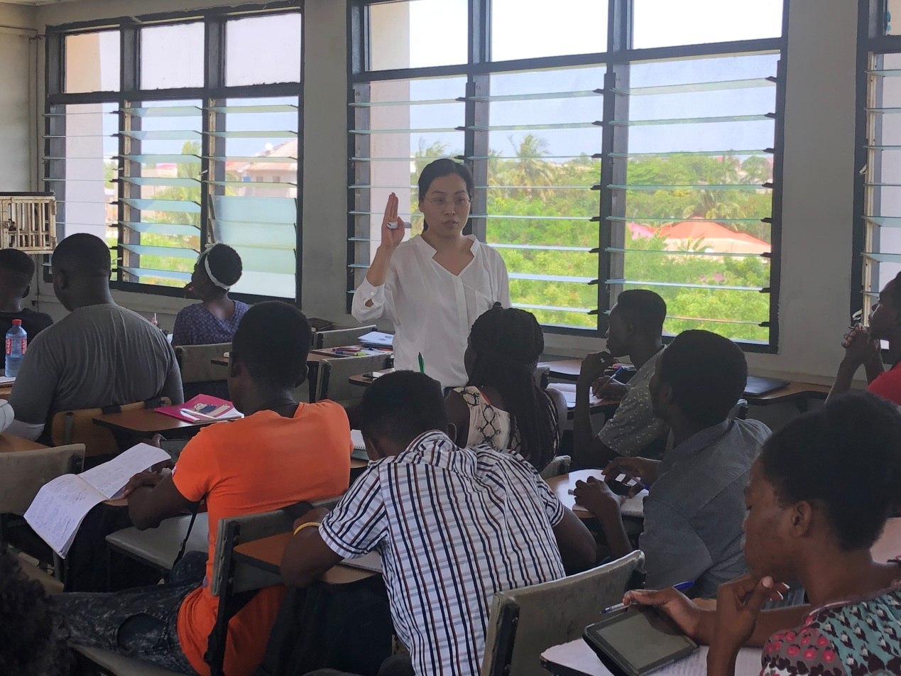 我校教师在加纳授课