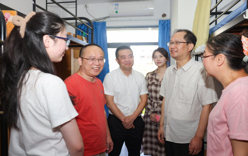 上海海事大学多项温暖举措迎7500余名新生报到入学