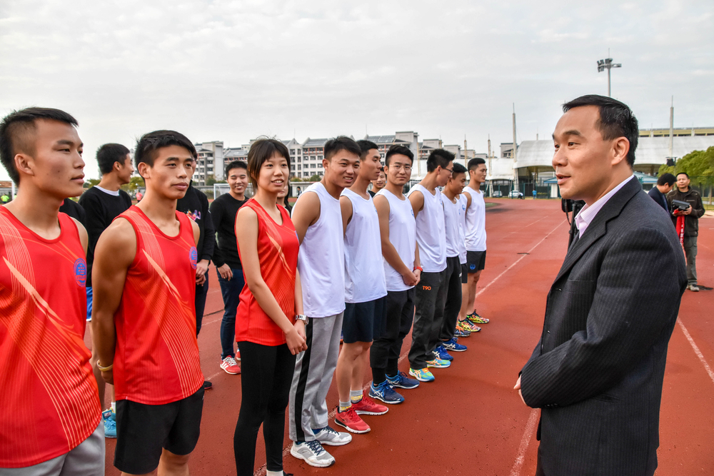 王海威副书记慰问决赛学生