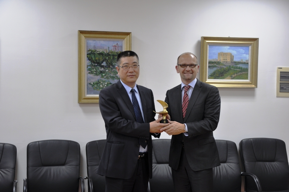 德国曼恩集团董事一行来校访问