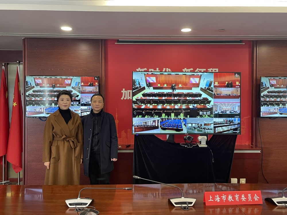 严伟副校长与获奖教师合影