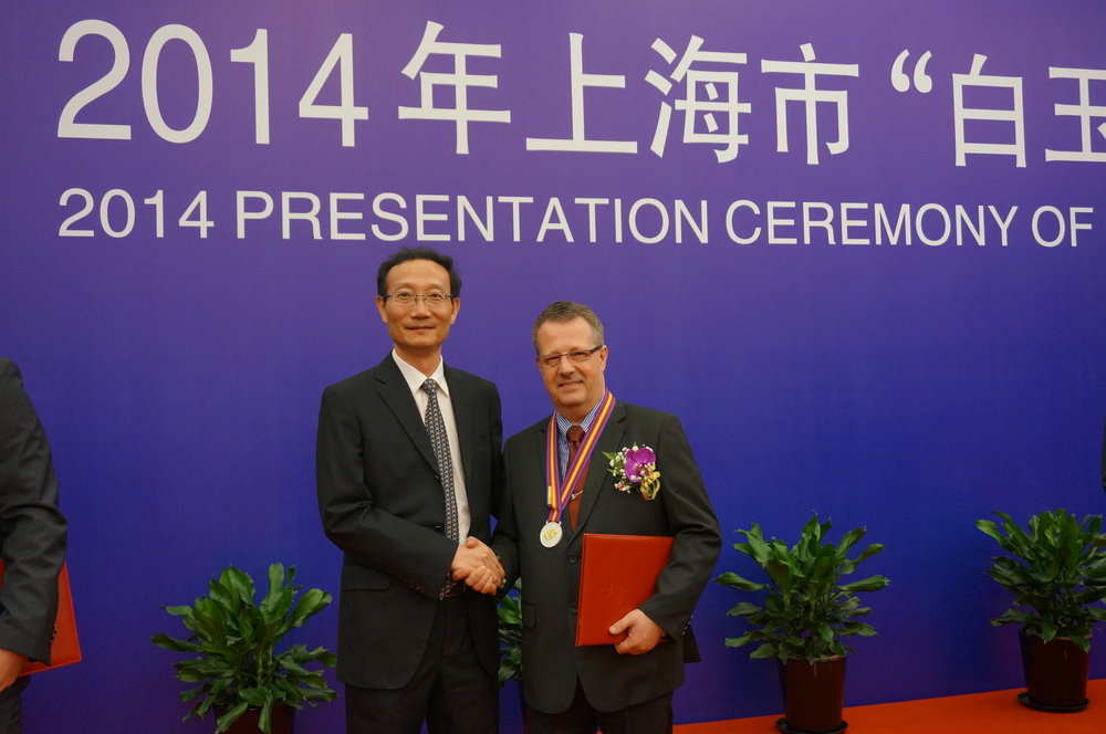 黄有方校长与朱伯彦先生合影