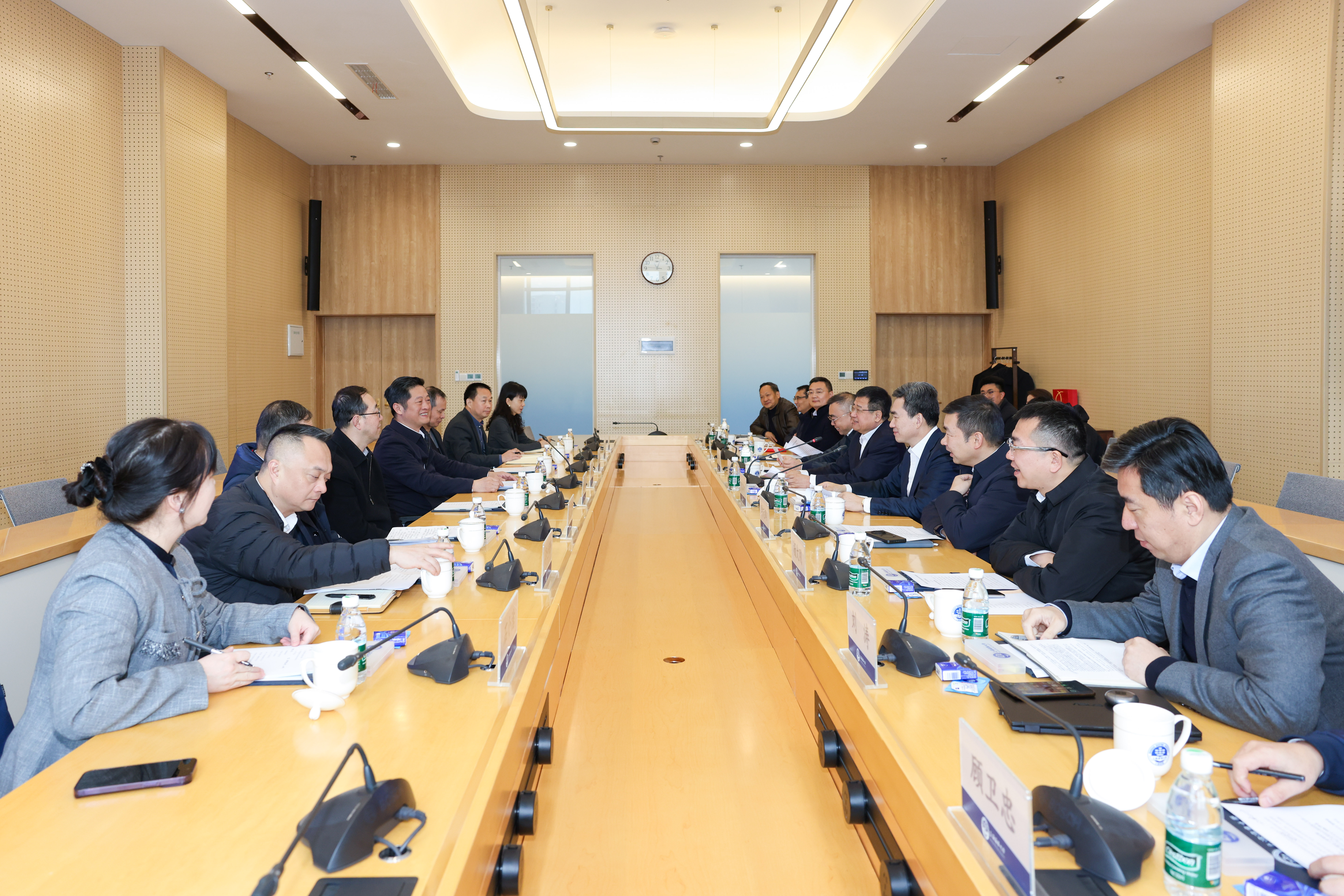 交通运输部东海救助局领导班子一行来校访问