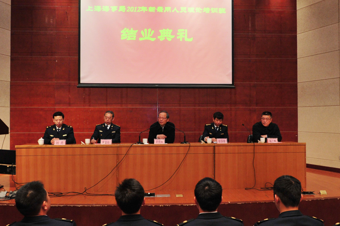 上海海事局2012年新录用人员理论培训班结业典礼暨船模赠送仪式顺利举行