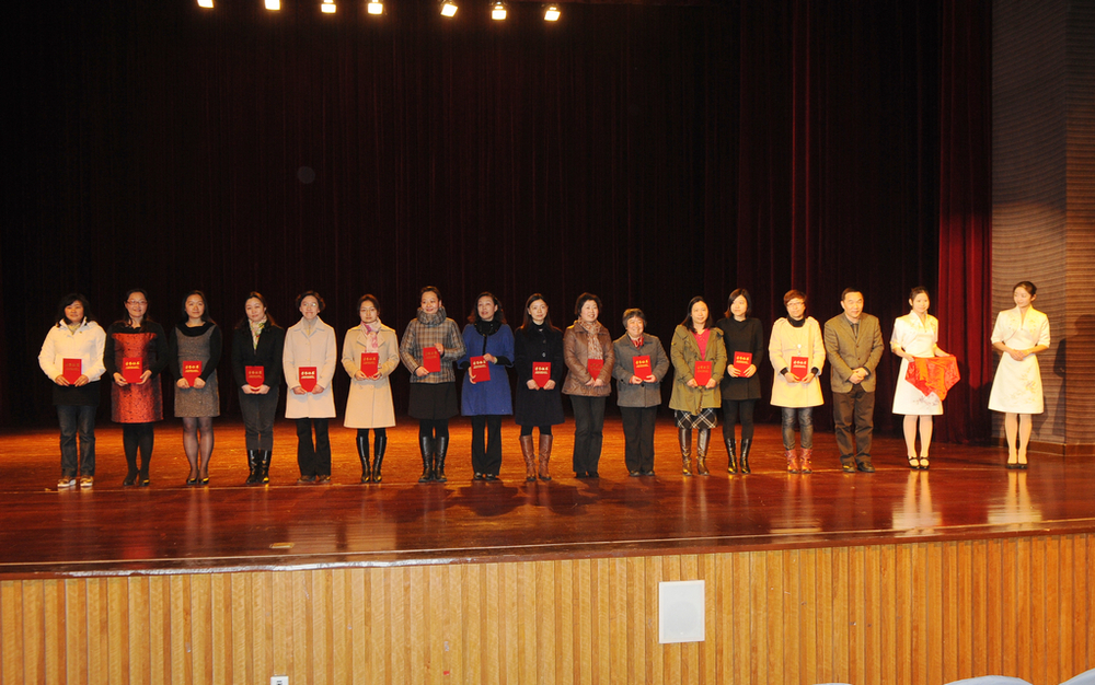 王海威副校长颁奖