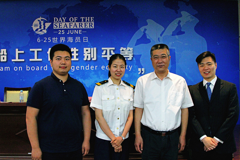 我校教师代表与杨万枫副校长合影