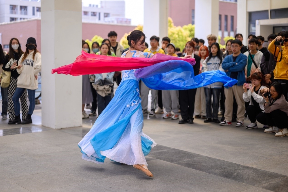 纤云弄巧、柔情似水的古典舞《鹊桥仙》表演