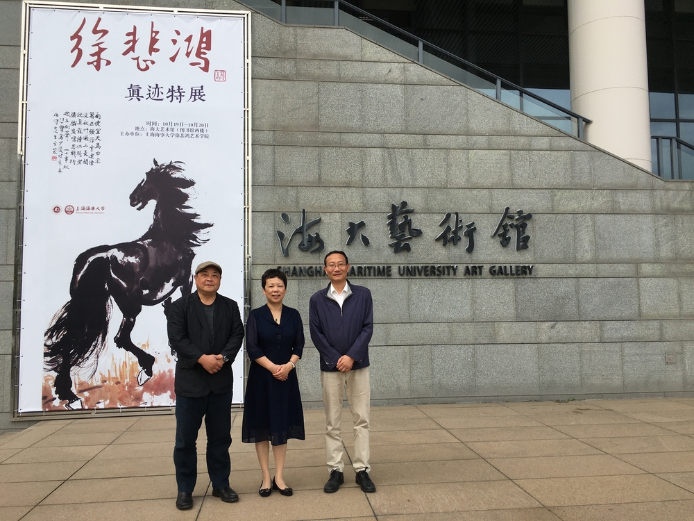 黄有方校长、乐震文院长陪同陈瑜局长一行参观我校海大艺术馆