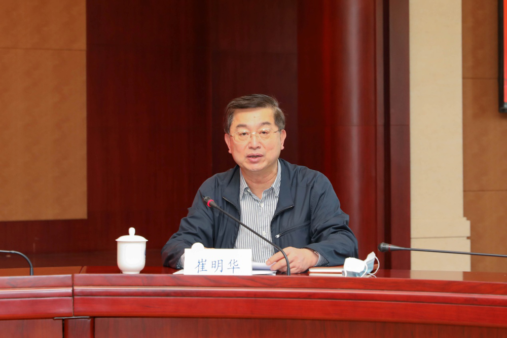 市人大常委会委员、城建环保委主任委员崔明华主持仪式