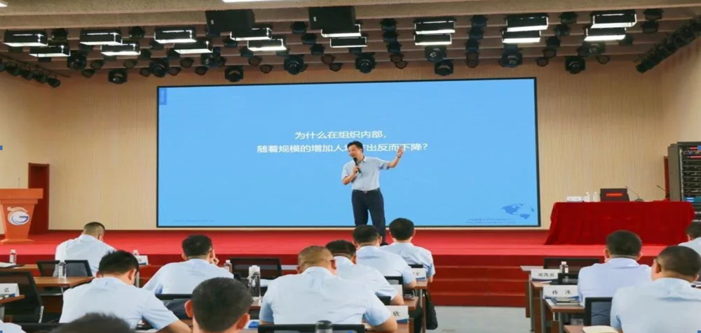 经济管理学院副院长於军教授授课