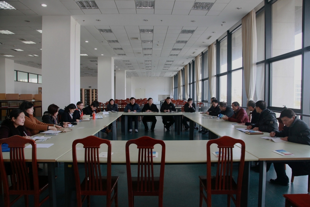 第一小组讨论现场