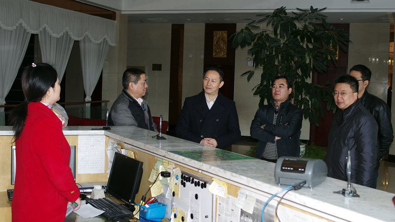 慰问海云楼值班人员