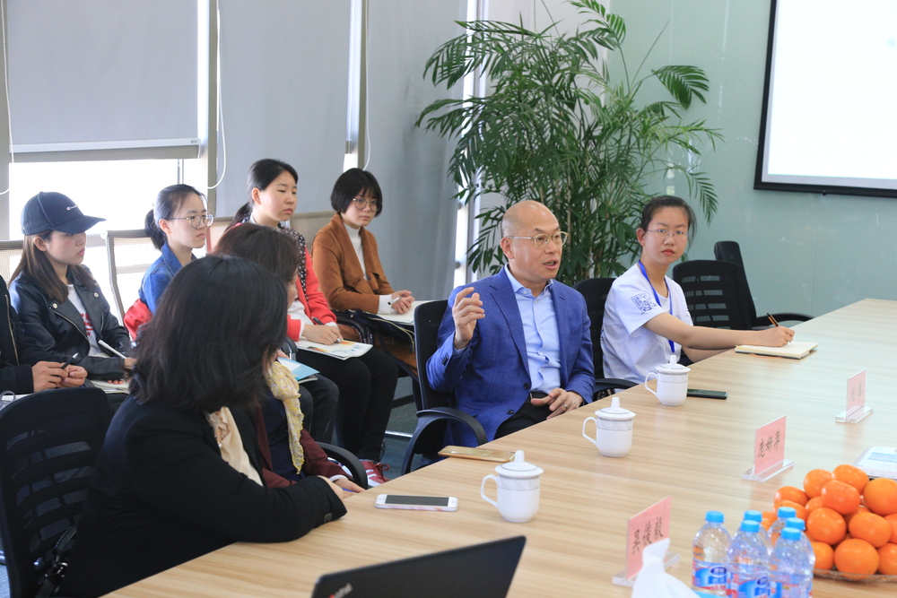 校友与学生互动