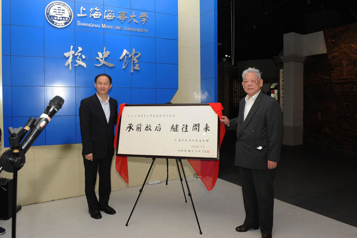 上海吴淞商船校友会来校参观校史馆