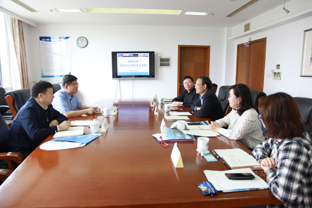 呼伦贝尔学院王曙光校长一行来校考察交流