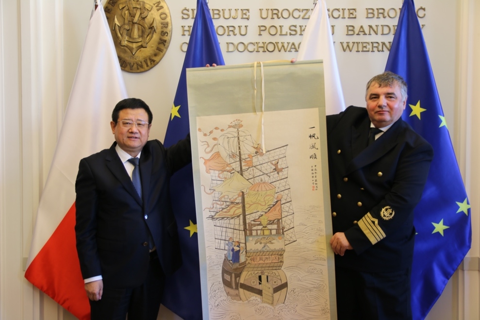 上海海事大学与格丁尼亚海事大学交流合作40周年特别纪念活动赠礼