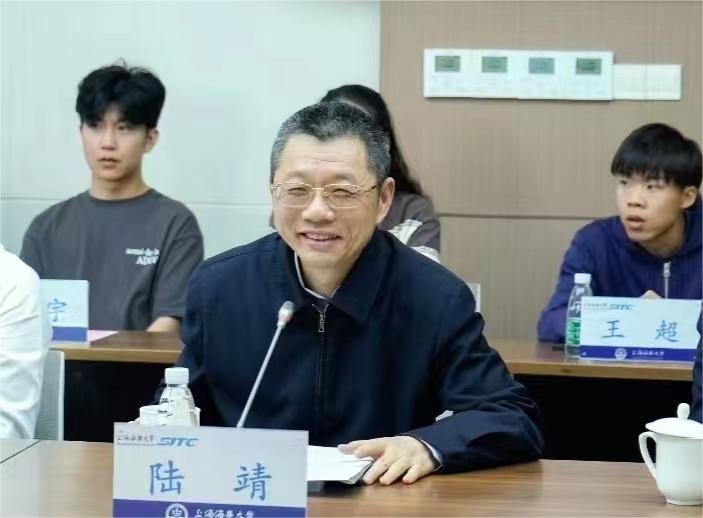 校党委副书记、校长陆靖致辞