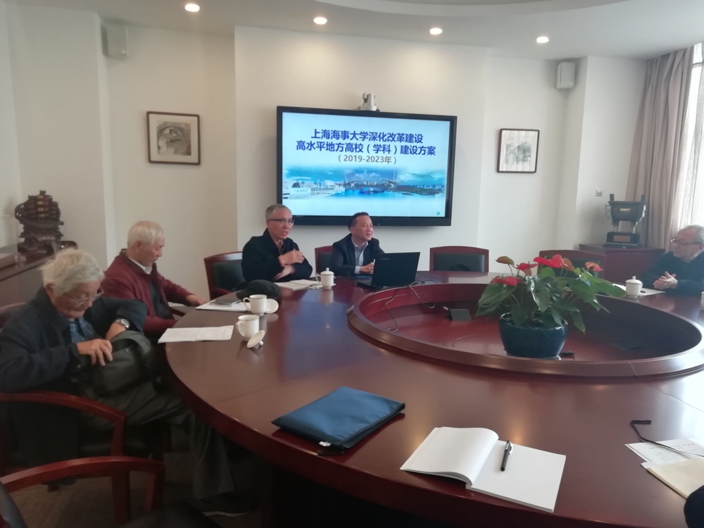 严伟副校长向退局党支部通报情况