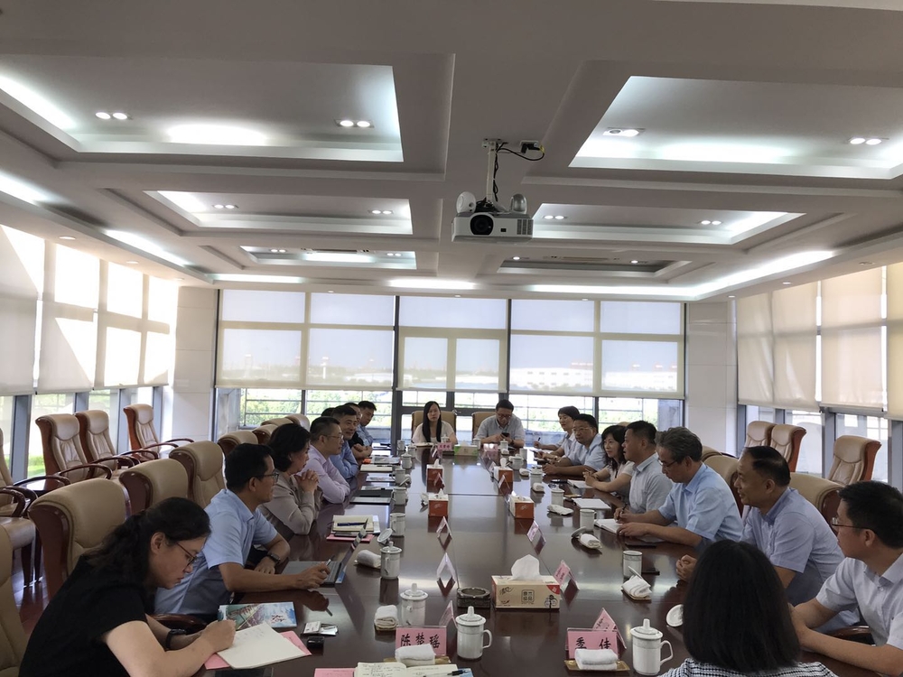  在太仓港口管理委员会座谈交流